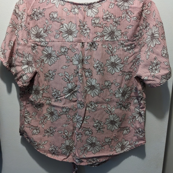 Urban Romantics, Size Large, button down crop top - Picture 3 of 3